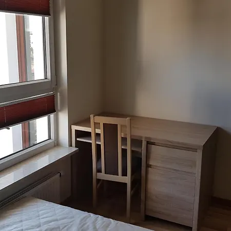 Moderna By Metro Station Apartment *